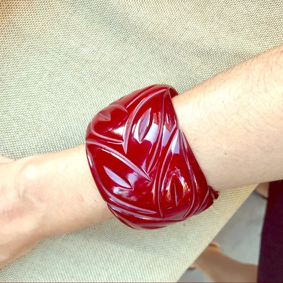 Jewelry - Red plastic resin leaf carved bangle. NWOT.